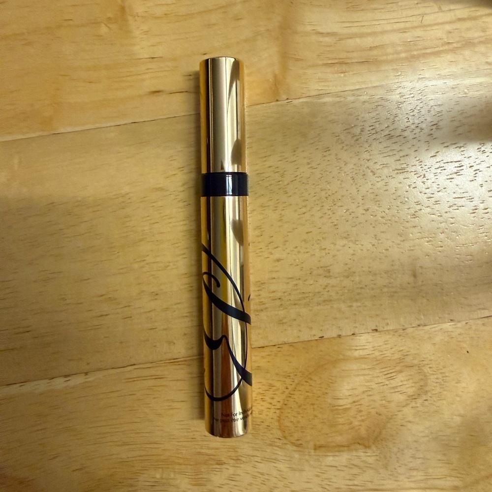 New Estée Lauder Sumptuous Extreme mascara